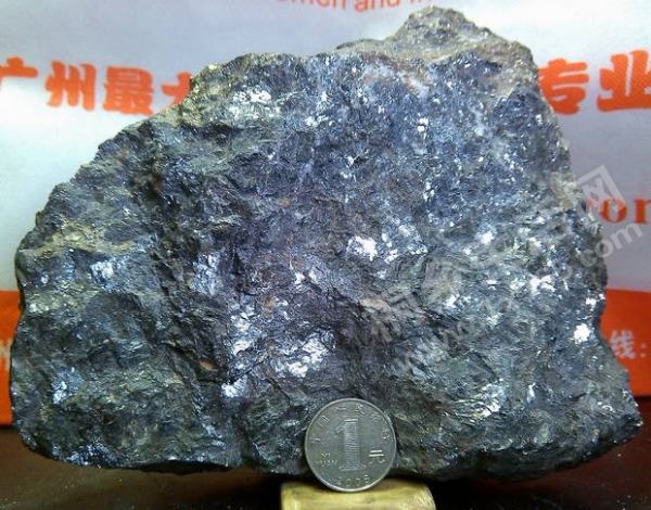 探索银白色金属矿石 常见种类与鉴别指南