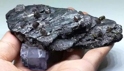 中国掌握关键金属矿石底牌，稀土之后又一战略资源引全球瞩目